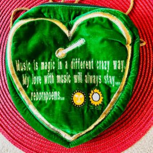 Women Handcrafted Embroidery Cross-Body Velvet Bag/Purse Green Heartshape