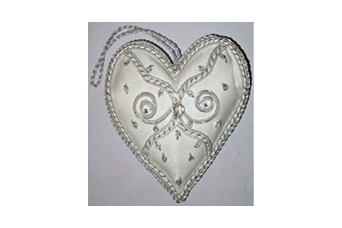 hand-embroidery-heart-04.png
